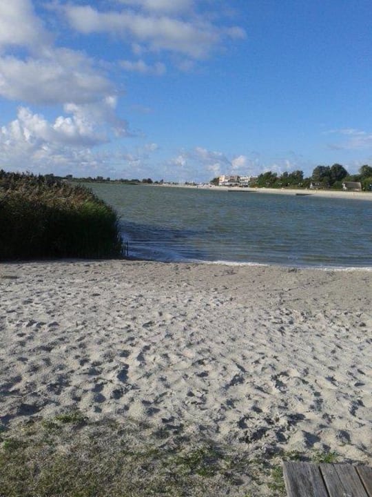 Anfang des Strandes, fotografiert vom Spielplatz Ferienpark Beach Resort Makkum