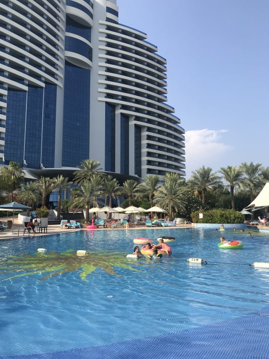 Außenansicht Hotel Le Meridien Al Aqah Beach Resort