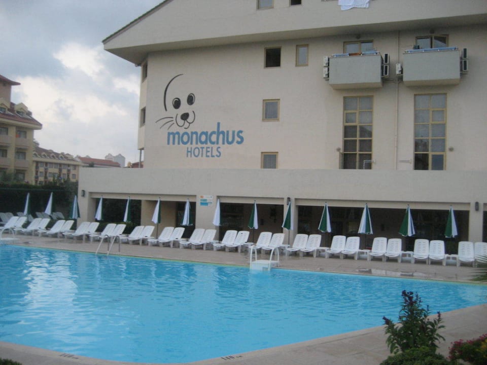 Kleiner Pool Side Breeze Hotel