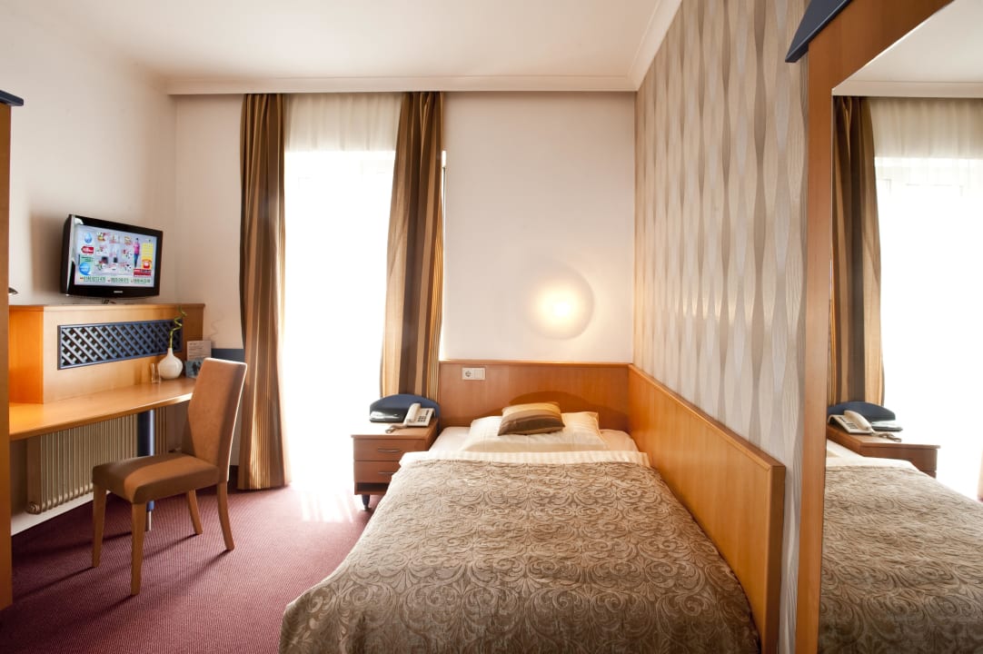 Einzelzimmer Queensizebett Hotel Geyer