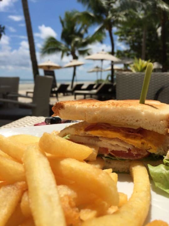 Essen am Strand Hotel The Dewa Koh Chang