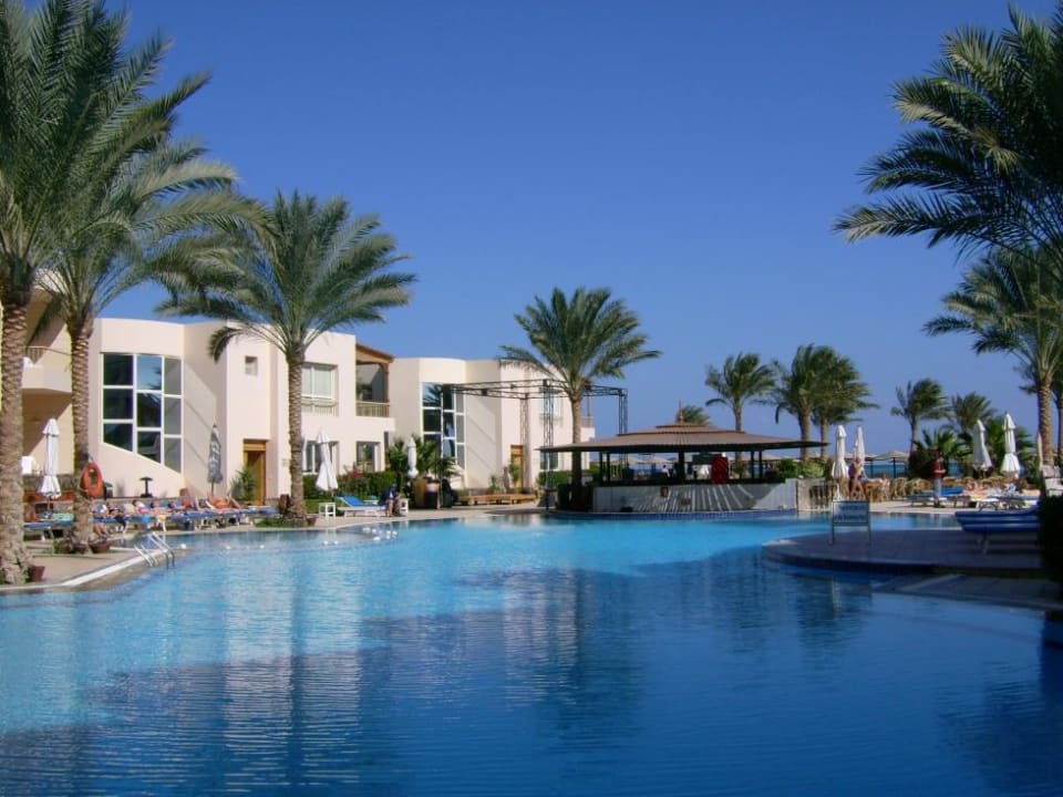 Pool mit Poolbar Sea Star Beau Rivage