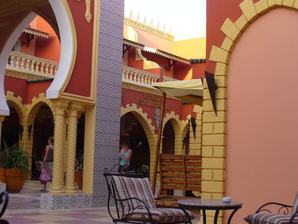 Eine der Bars Pickalbatros Alf Leila Wa Leila Resort - Neverland Hurghada