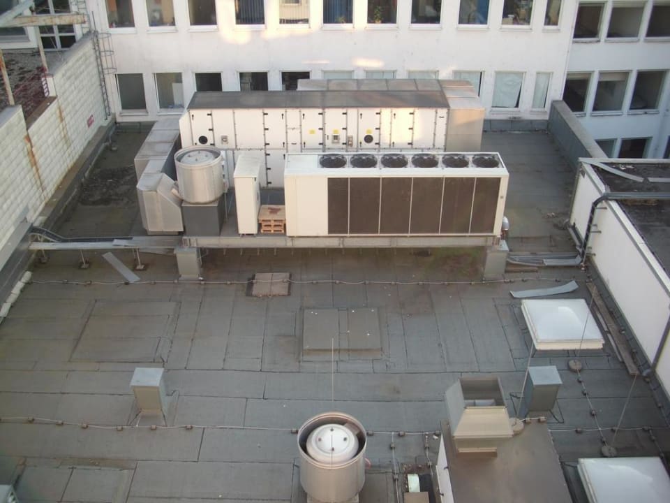 Definitiv kein schöner Ausblick - aber halt ruhig Hotel Stadt Hamburg Saarbrücken