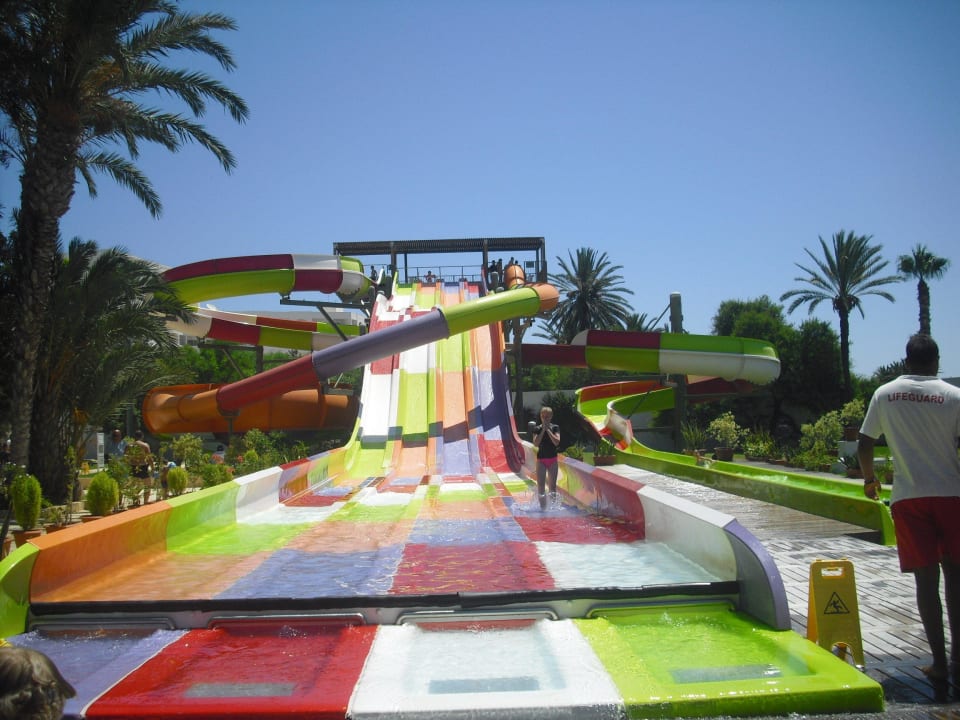Rutschen im Aquapark Sahara Beach Aquapark & Resort