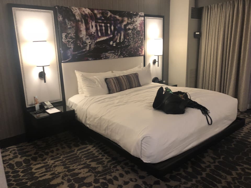 Zimmer Virgin Hotels Las Vegas, Curio Collection by Hilton