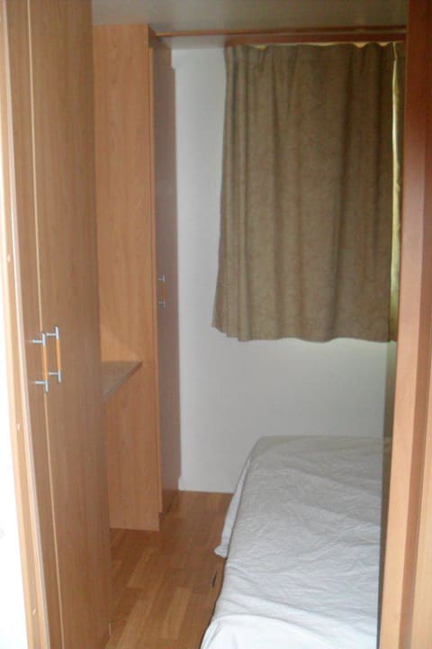 Schlafzimmer mit Doppelbett The Garda Village