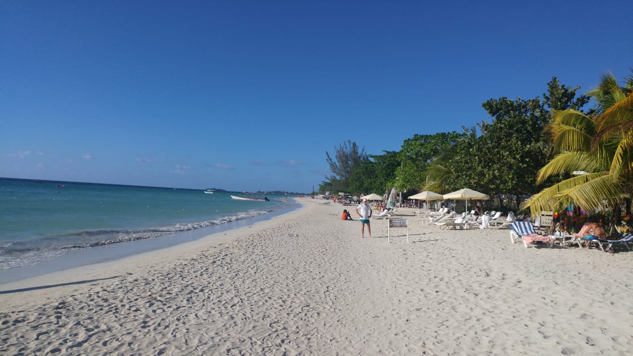 Strand rechts Charela Inn Hotel