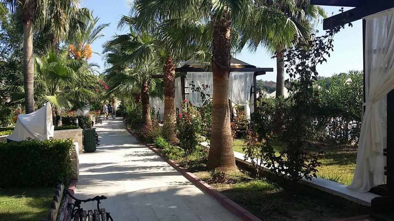 Spaziergang durch die Anlage Saphir Resort & Spa