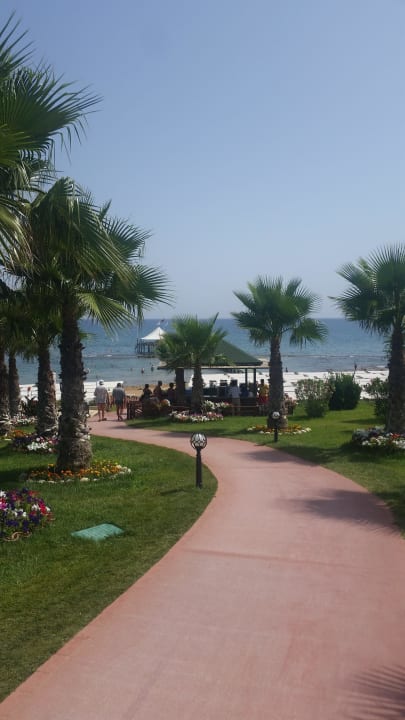 Der Weg zum Strand Hotel Turan Prince