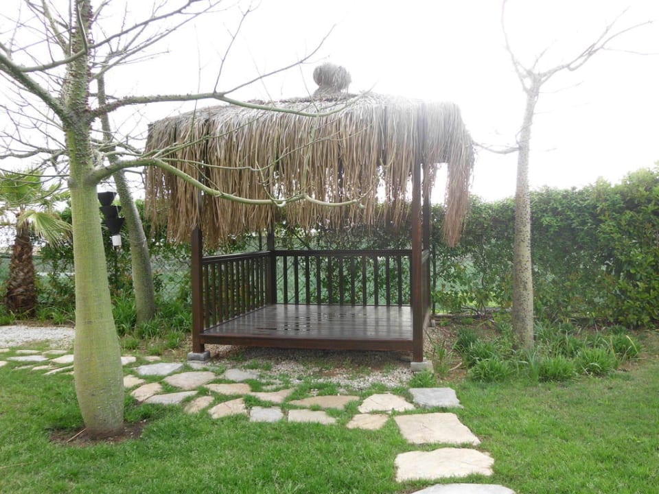 Sschöne Gartenanlage Saturn Palace Resort Hotel