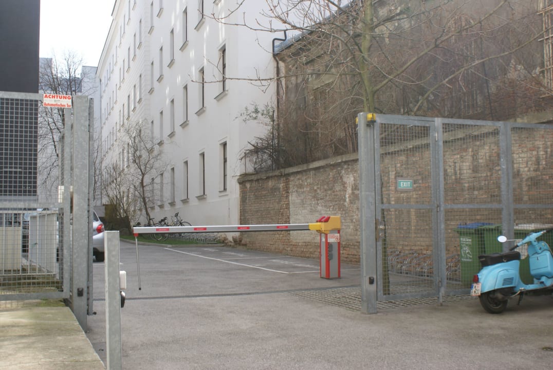 Ausreichend Parkplätze Hotel Admiral