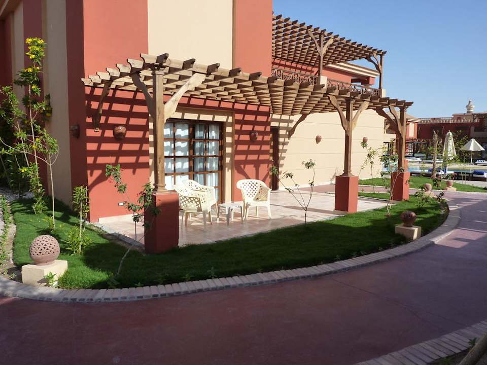 Blick auf die Terrasse Pickalbatros Alf Leila Wa Leila Resort - Neverland Hurghada