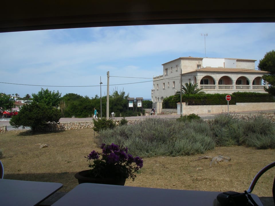 Hostal Xaloc Playa auf der anderen Straßenseite Hotel Xaloc Playa