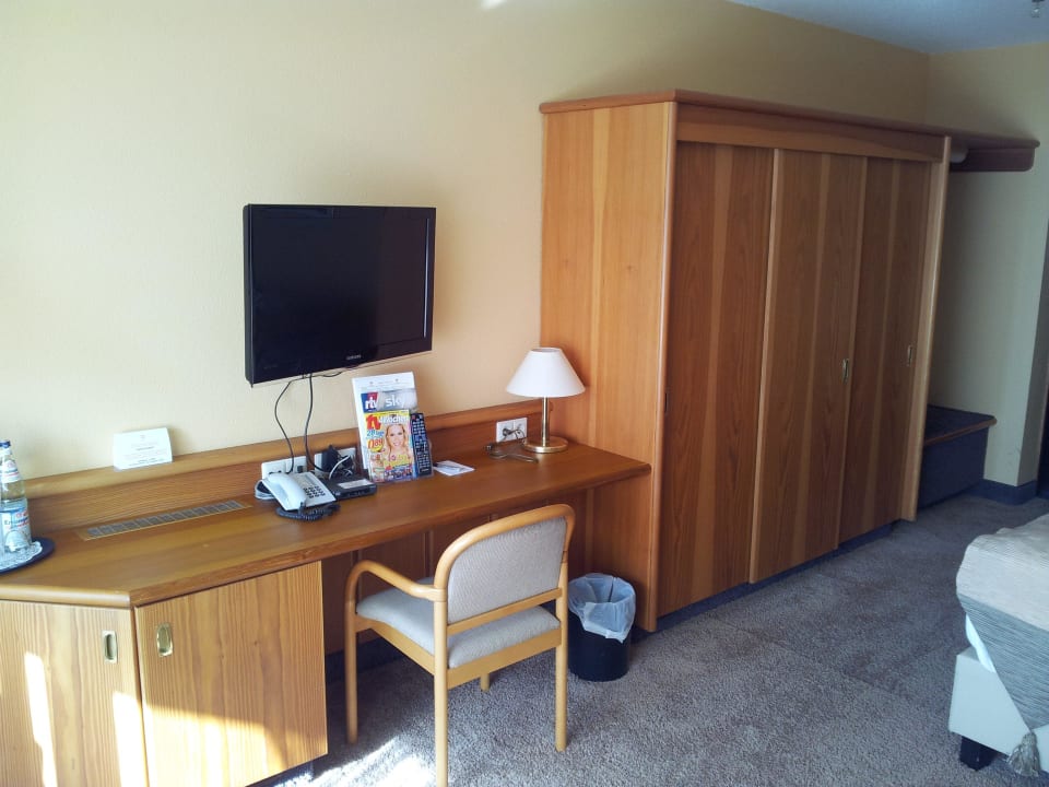 Schreibtisch / TV / Schrank Wellness- & Nationalpark Hotel Schliffkopf, BW Signature Collection by Best Western