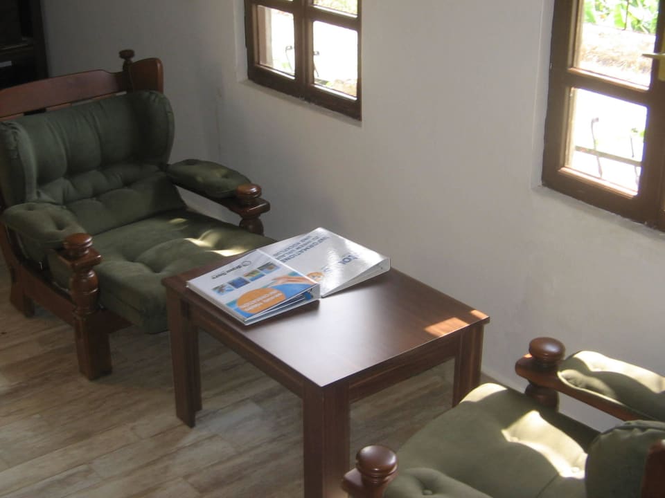 Rechts vom Kaminzimmer La Finca Marina