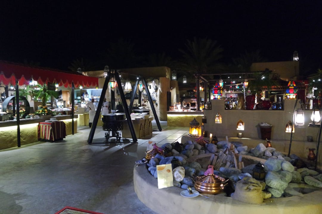 Buffet Al Hadeerah Restaurant Hotel Bab Al Shams Desert Resort & Spa