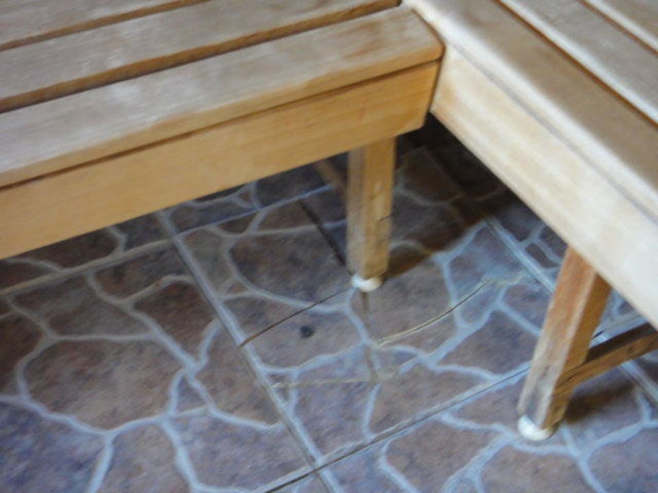 Sauna Holzlatten defekt ebenso Bodenplatten Hotel Riu Palace Jandia