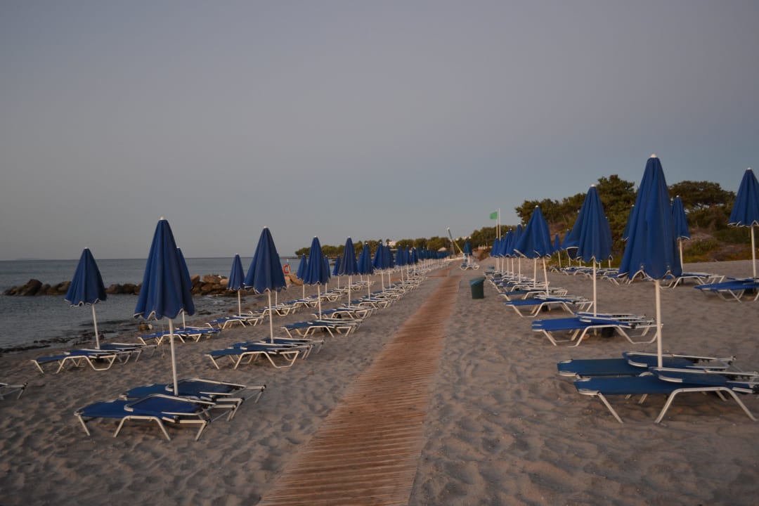Hotel-Strand vor Sonnenaufgang Porto Bello Royal