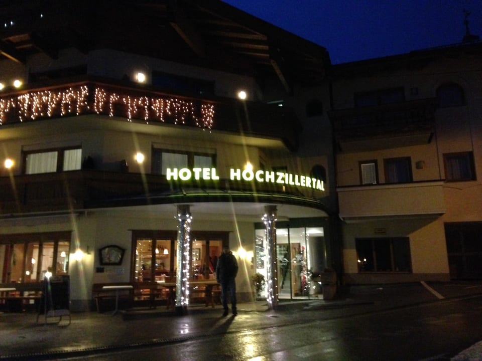 Ansicht bei Nacht Kräuterhotel Hochzillertal