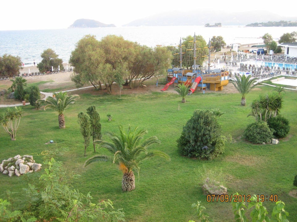 Территория отеля Domes Aulūs Zante, Autograph Collection