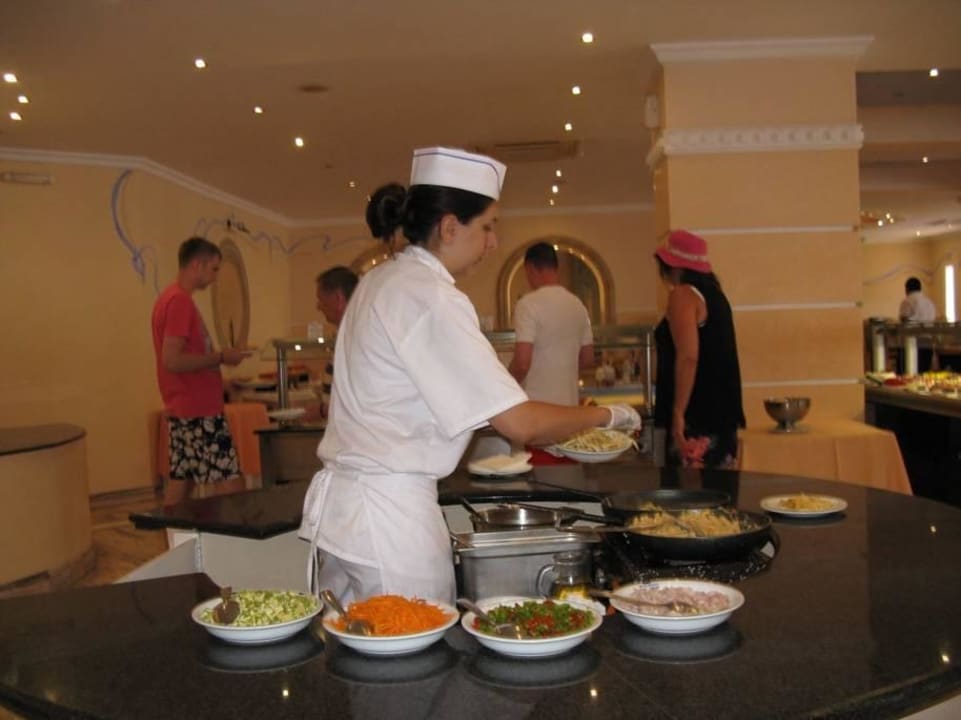 W trakcie posiłku Mitsis Rodos Village