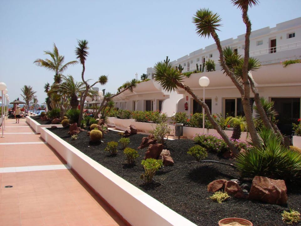 Der Weg zu den Pools allsun App.-Hotel Barlovento