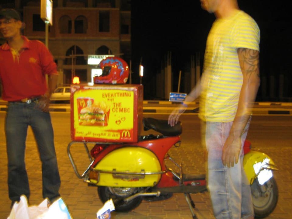 McDonals Taxi vorm Hotel Bel Air Azur Resort - Adults only