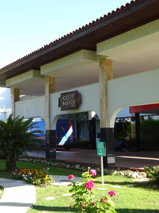 Eingang zur Rezeption Hotel Club Nena
