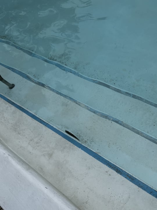 Pool Le Peninsula Bay Beach Resort & Spa