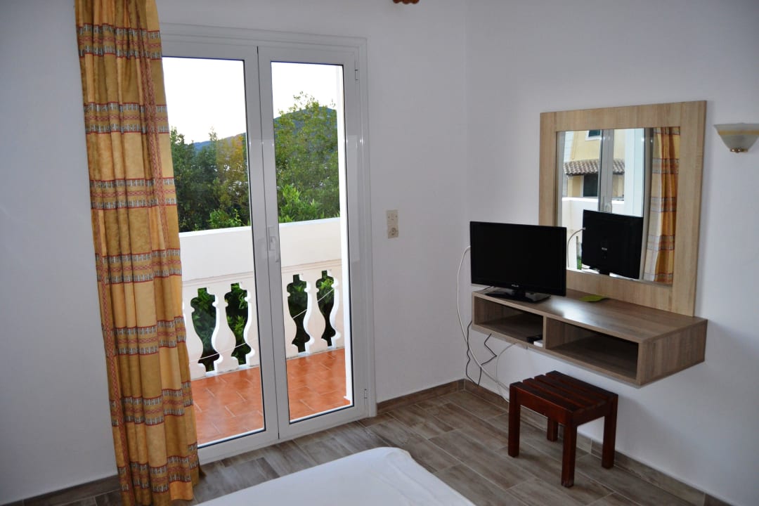 TV im Schlafzimmer CORFU PELAGOS HOTEL
