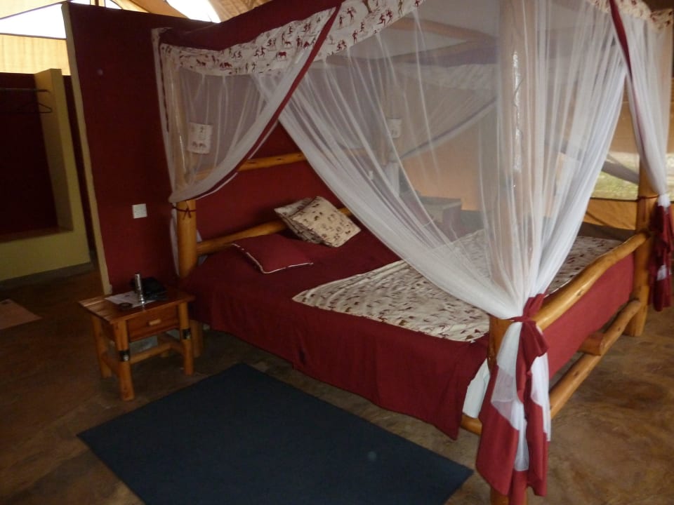 Im Zelt. Man Eaters Camp/Lodge