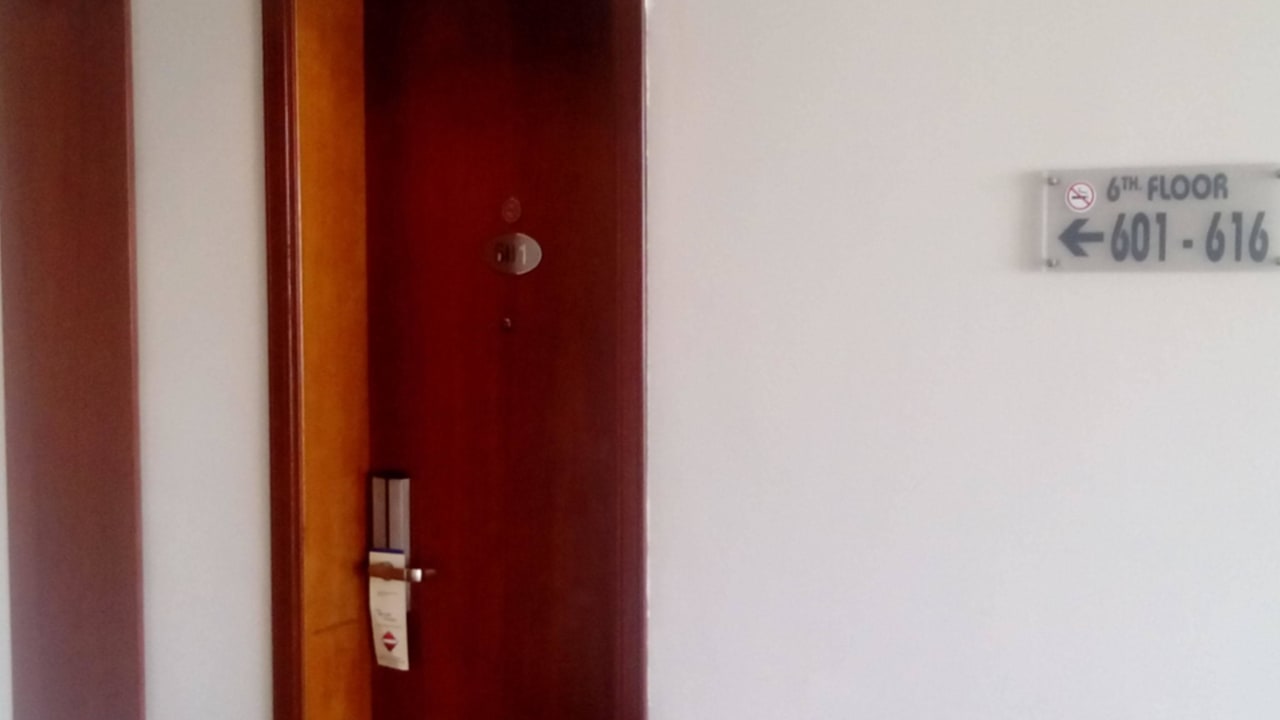 Вход в люксовый номер Best Western Plus Hotel Khan