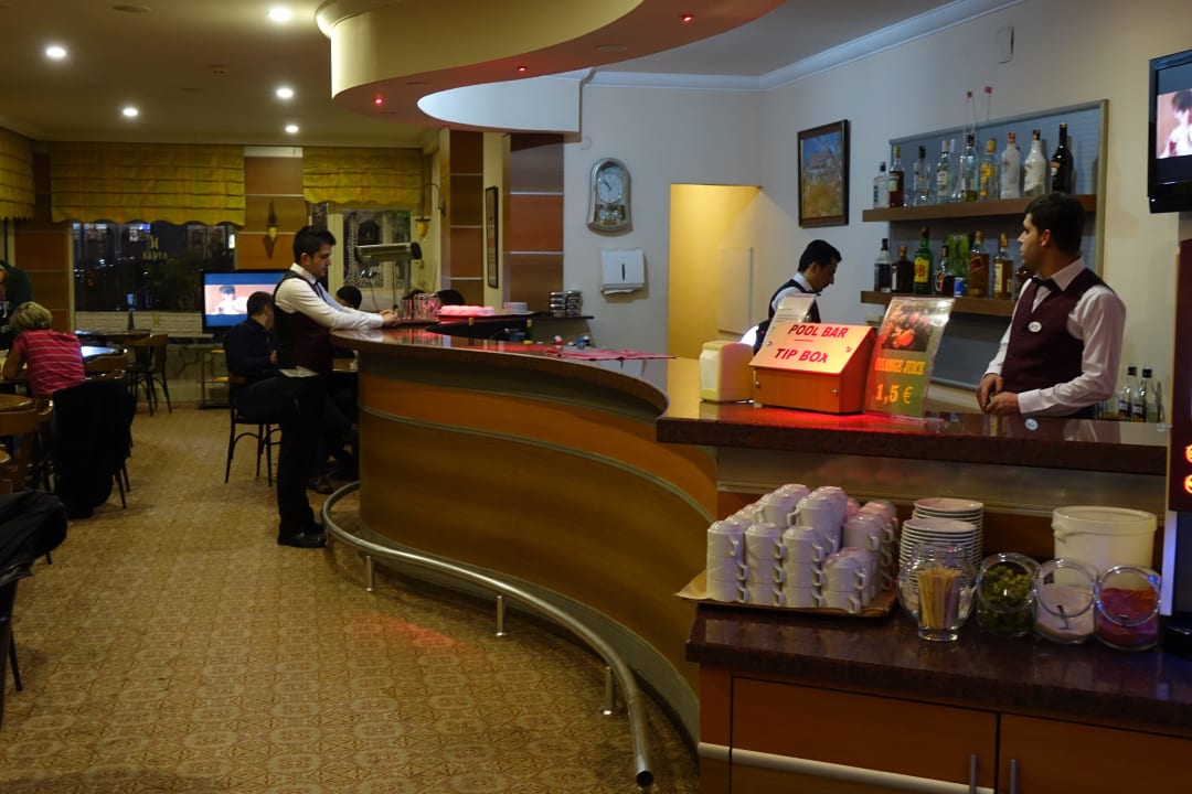Bar mit TV (Deutsches Programm)  Hotel Kahya