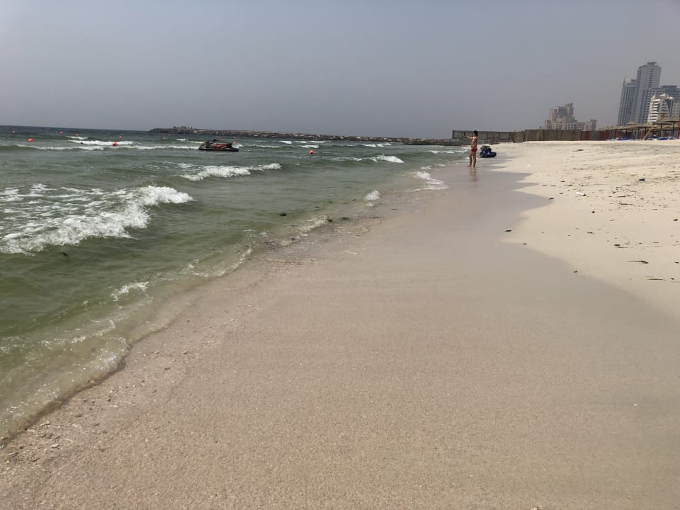 Strand Wyndham Garden Ajman Corniche