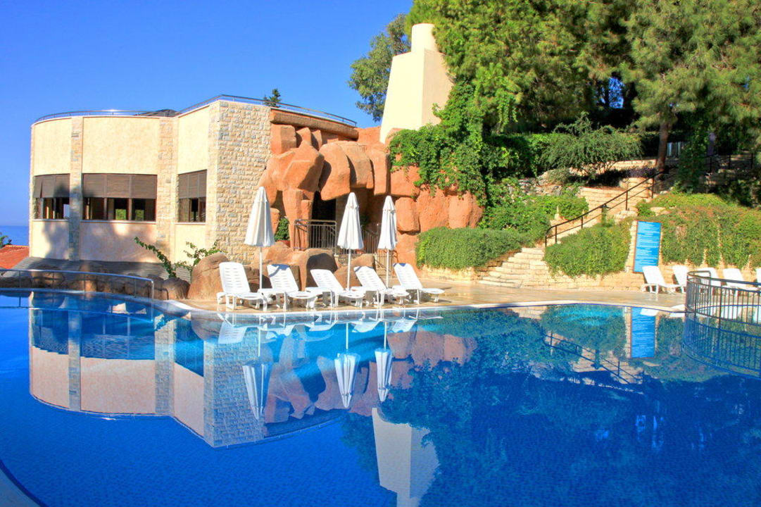 Blick über den Pool aufs türkische Restaurant Melas Holiday Village