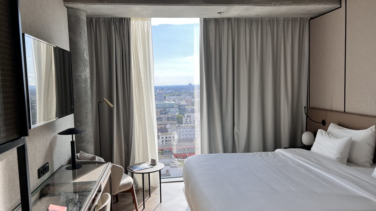 Zimmer NH Collection Frankfurt Spin Tower