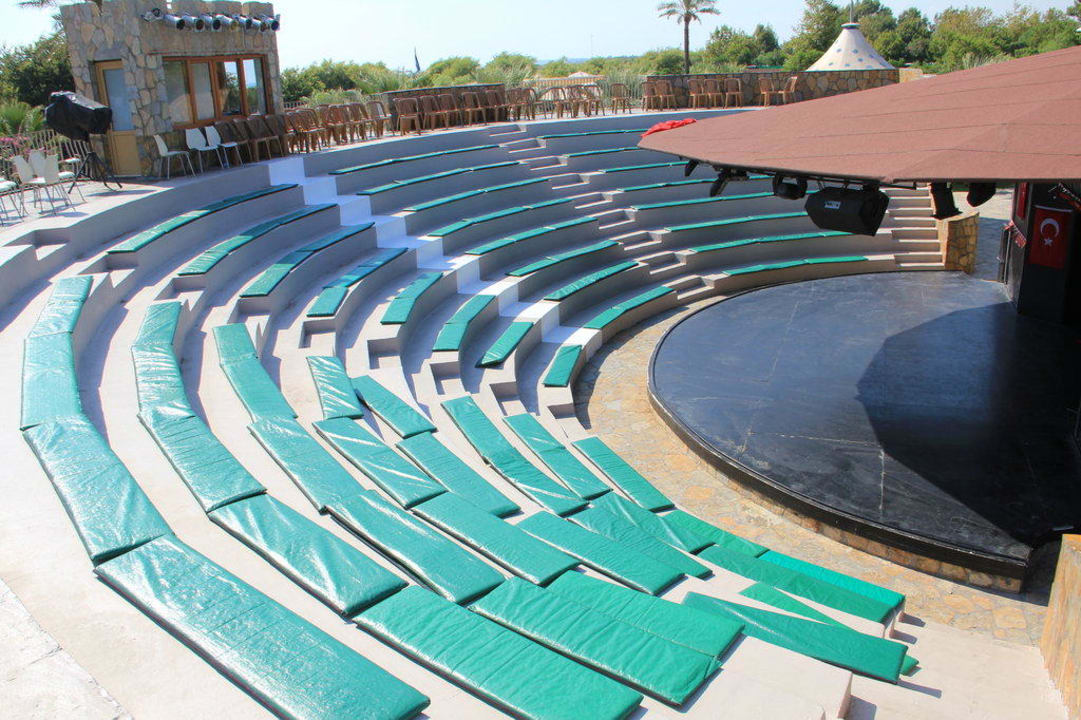 Das Amphitheater  Sunis Elita Beach Resort & Spa