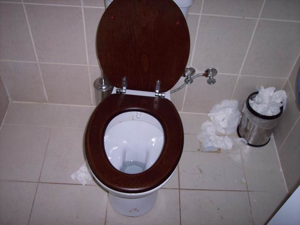 öffentliche Toilette Enki Hotel