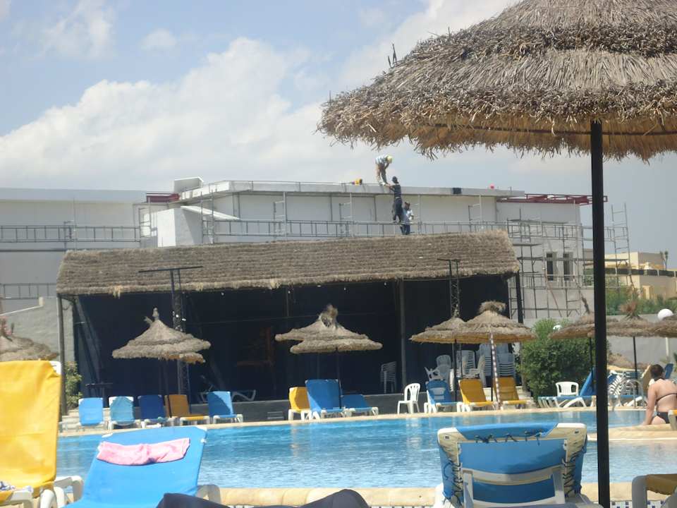 Baustelle neben dem Pool Hotel Yasmine Beach Resort