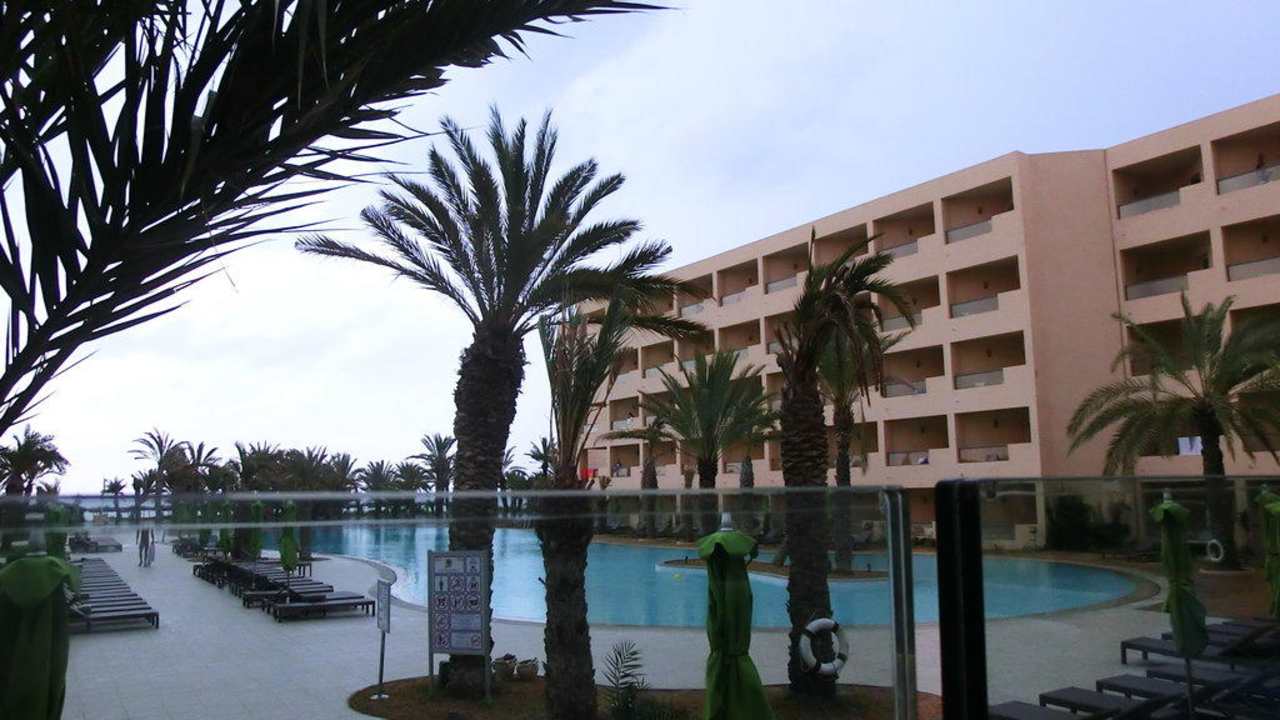 Kurzer Regenschauer Hotel Rosa Beach
