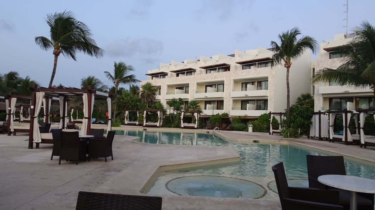 Pool Akumal Bay Beach & Wellness Resort