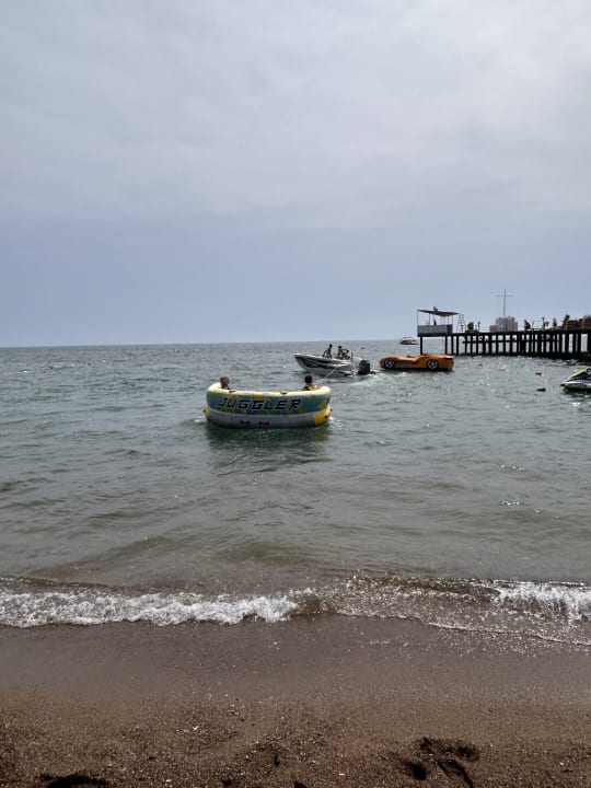 Strand Saturn Palace Resort Hotel