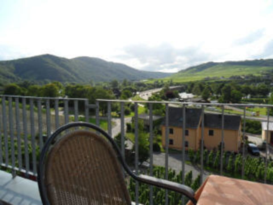 Schöner Ausblick ins Moseltal Ferienwohnungen & Weingut Stefanie Vornhecke