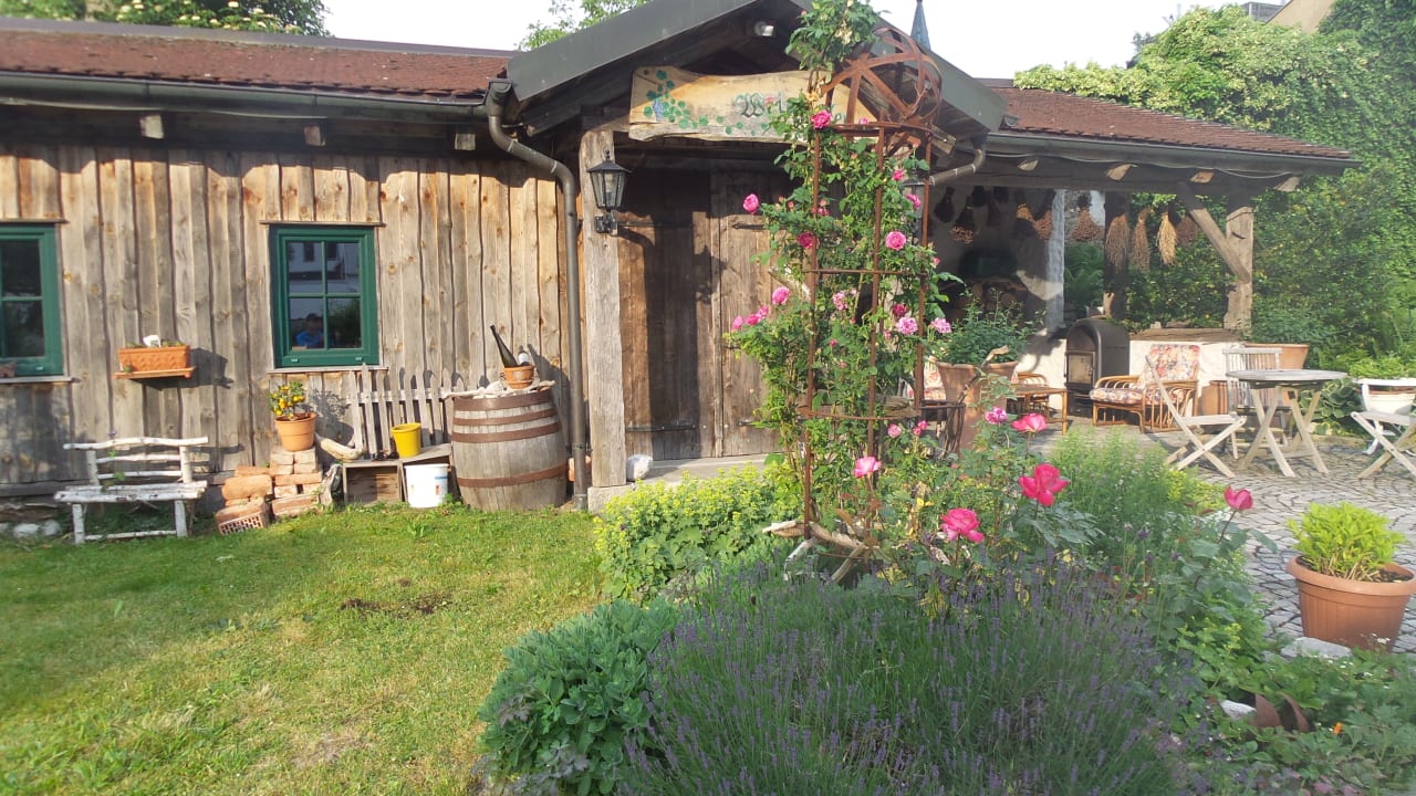 Gartenanlage Bärnsteinhof Gasthof mit Herz