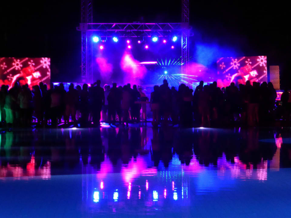 Pool party Limak Lara Deluxe Hotel & Resort