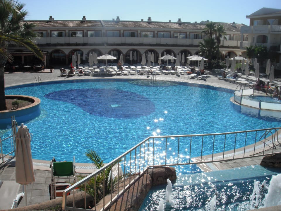 Einer der 3 Pools blau punta reina