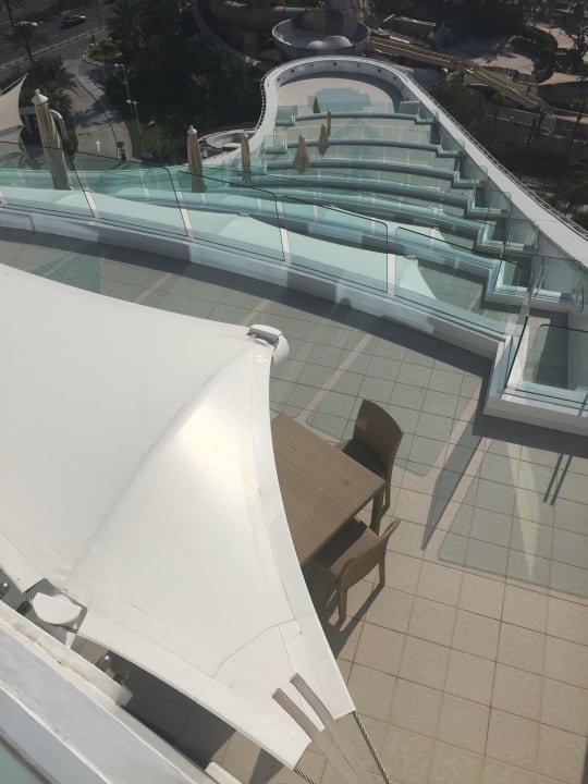 Suite - Balkon Blick nach unten Jumeirah Beach Hotel