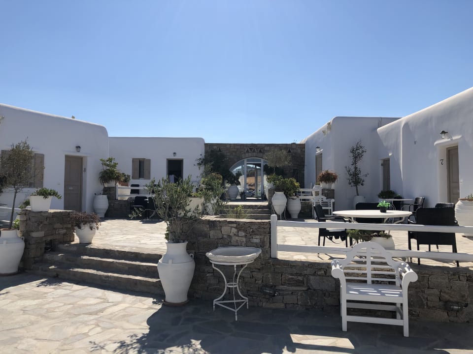 Außenansicht Hotel Eleni's Village Suites