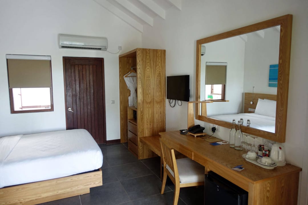 Schreibtisch mit Coffeemaker Summer Island Maldives